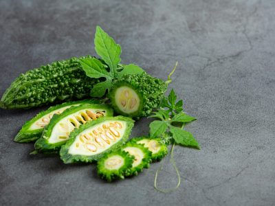 chopped-bitter-gourd-put-dark-floor (1)